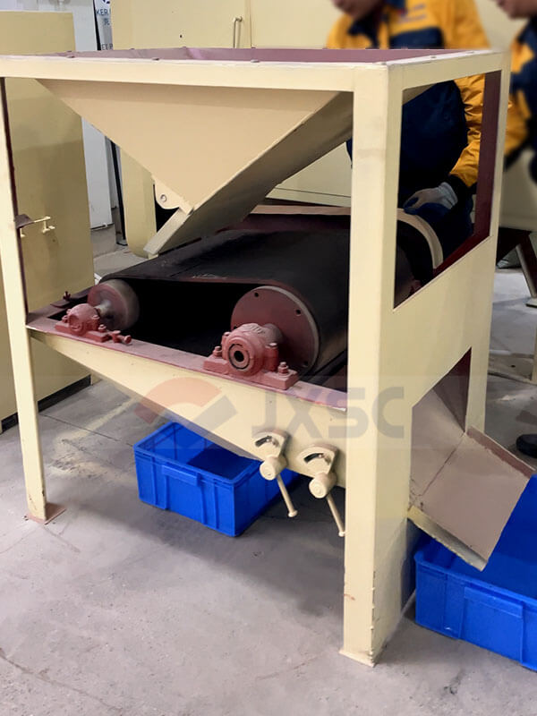 dry magnetic separator
